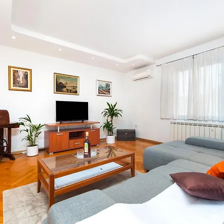 Carmelo Apartment