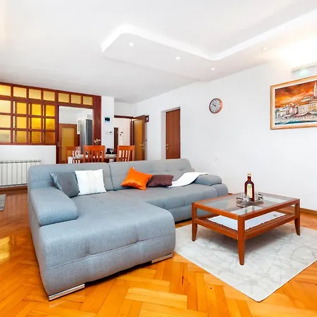 Carmelo * Ρόβινι