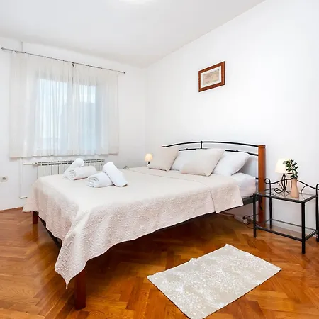 Carmelo Apartment